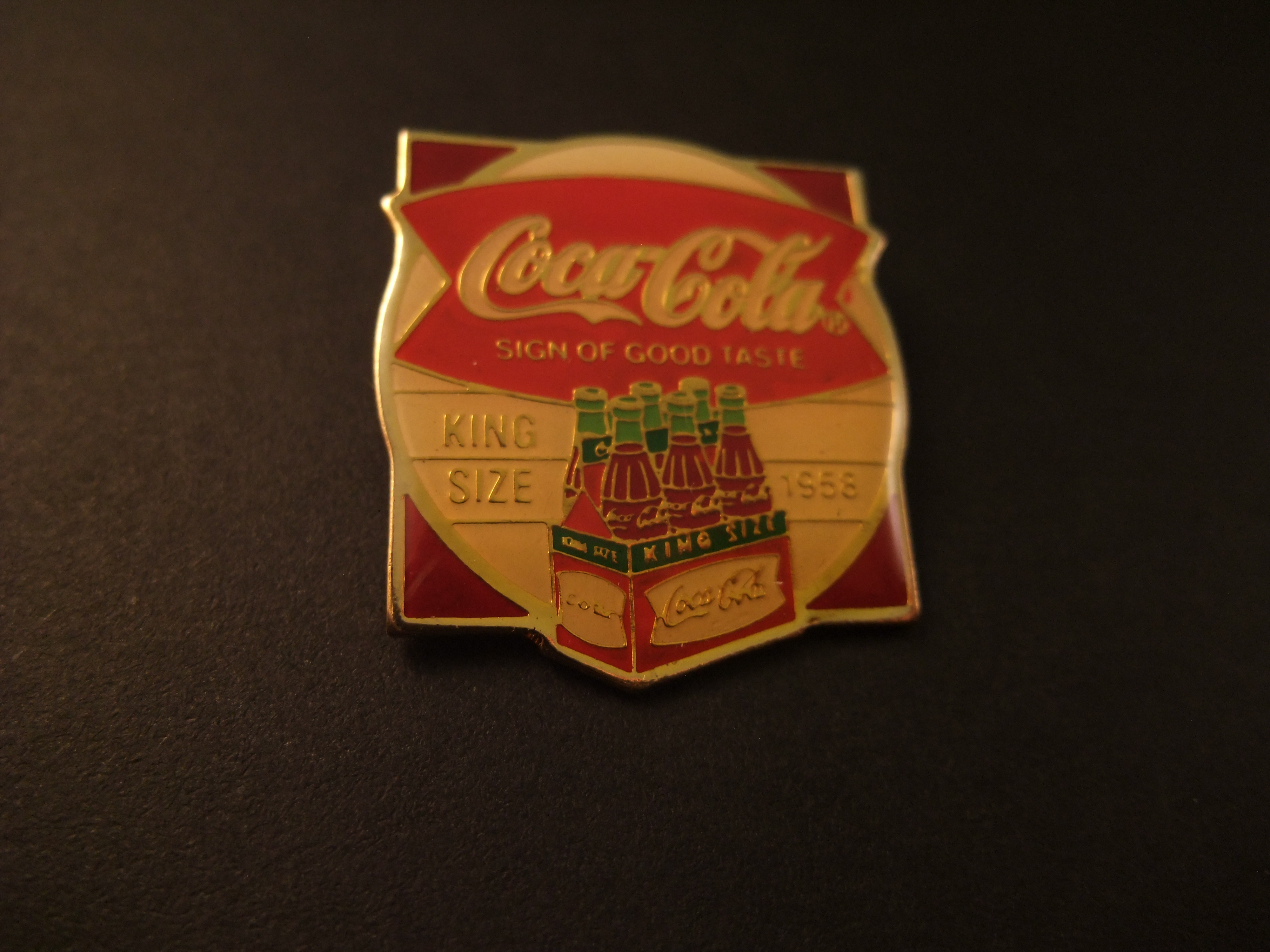 Coca Cola Sign of Good Taste ( King Size krat met zes flesjes)